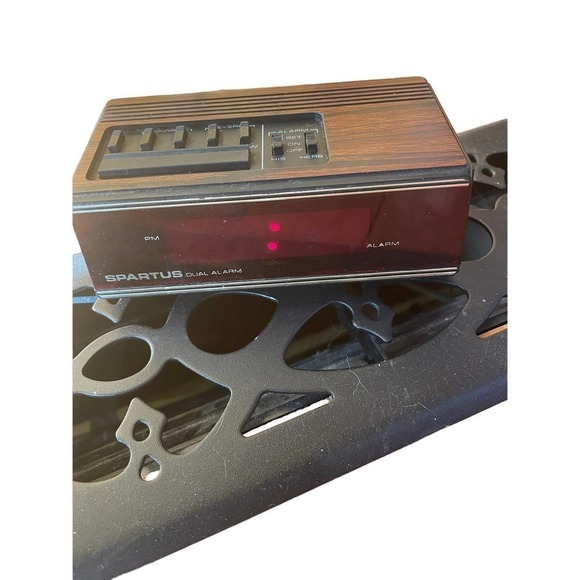VINTAGE Alarm Clock Red LED His & Hers Alarm Spartus Model 1148 Retro Wood Grain - Picture 4 of 4